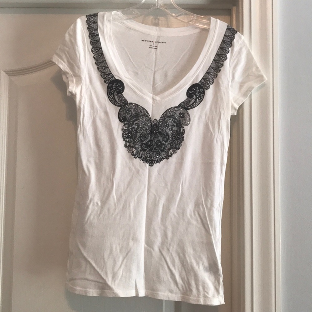 White tee